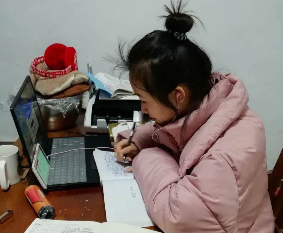 人文学院环设专业学生阮明霞在线学习《大学英语》.jpg